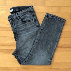 Good American Good Legs Stovepipe Jeans (18)